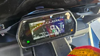 Yamaha R1 2020 Negra y Plateada
