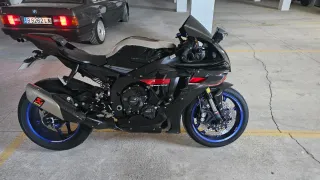 Yamaha R1 2020 Negra y Plateada