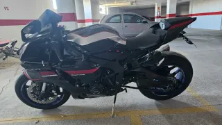 Yamaha R1 2020 Negra y Plateada
