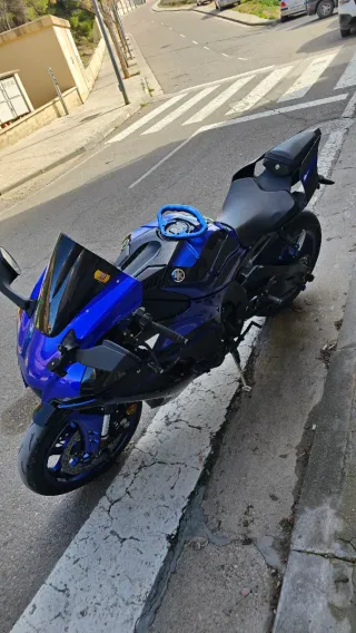 Yamaha R1 2020 Negra y Plateada