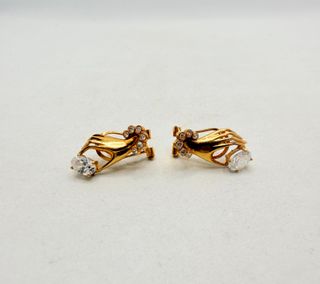 Pendiente Manos de oro de 18k circonitas, 3.69 g.