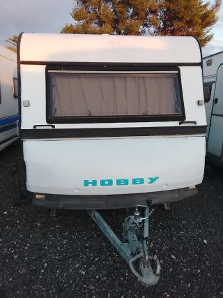Se vende caravana hobbie prestige del 89. -750kg