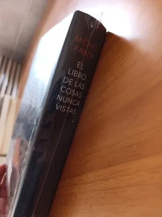 El libro de las cosas nunca vistas (Michel Faber)