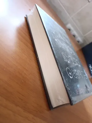 El libro de las cosas nunca vistas (Michel Faber)