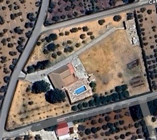 Chalet en parcela 8000 metros