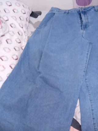 Pantalón vaquero Mila Talla 44 son nuevos.