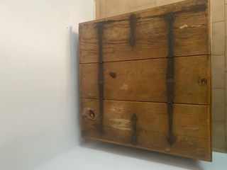 Baúl / Mesa de centro de madera y metal