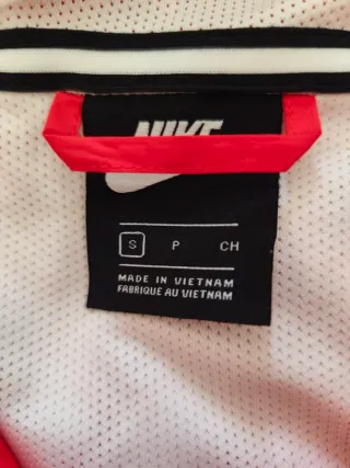 Chaqueta deportiva con capucha