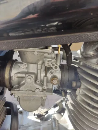 Yamaha SR 250. Tornillo regulación aire.