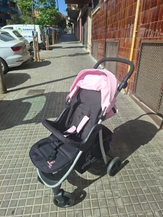Carrito de bebé rosa y negro