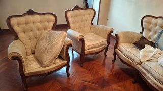 Mesa de oficina y silla de cuero