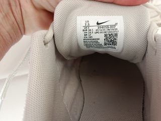 Zapatillas Nike Initiator Plata y Blancas