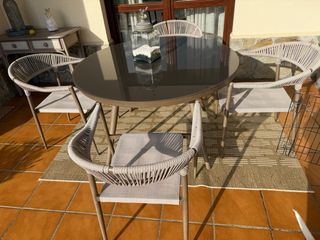 Mesa redonda exterior 1.20 diametro y 4 sillas