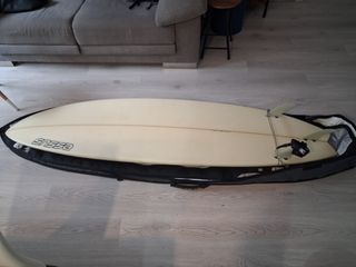 Tabla de surf ESSUS casi nueva. 7,2 pies. 120 cm.