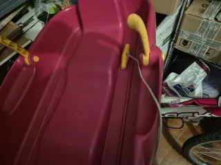 Trineo y palas de nieve