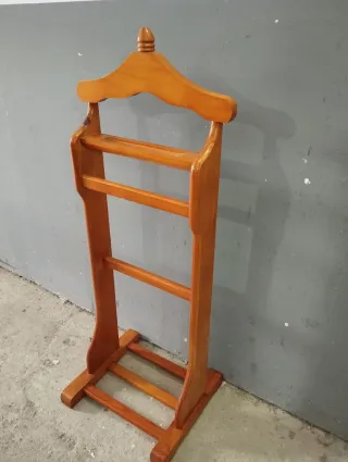 Galán de noche de madera maciza