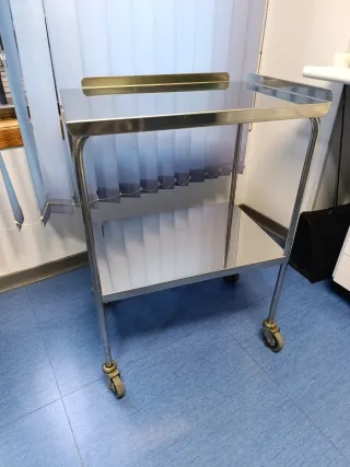 Mesa quirúrgica (2 unidades iguales, 120€x las 2)