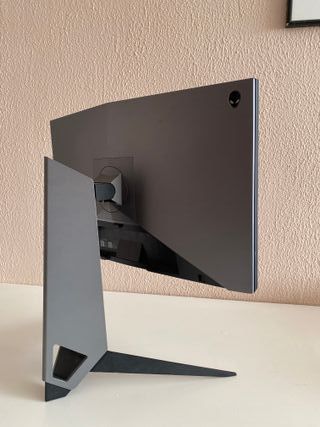 Monitor Alienware Full HD 240Hz 24.5 pulgadas VA