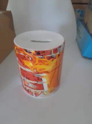 Hucha de cerámica con diseño de baloncesto