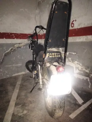 Moto Chopper Fantic 125cc Negra