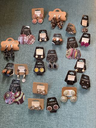 Lote de mas de 40 piezas collares bisutería nuevos