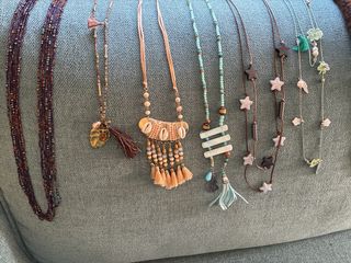 Lote de mas de 40 piezas collares bisutería nuevos