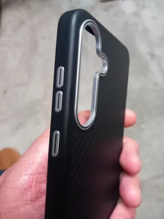 Funda Spigen Enzo Aramida Galaxy S25+