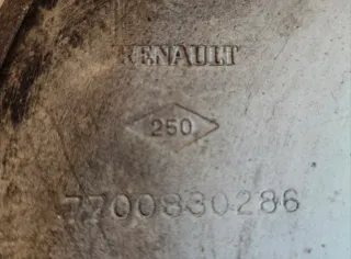 Tapacubo 13 Renault clio etc... 7700830386