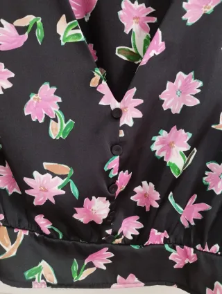 Top blusa Zara floral negra y rosa