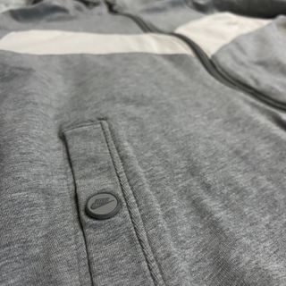 Chaqueta Nike Gris y Blanca