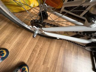 Bicicleta blanca prácticamente nueva para niñ@