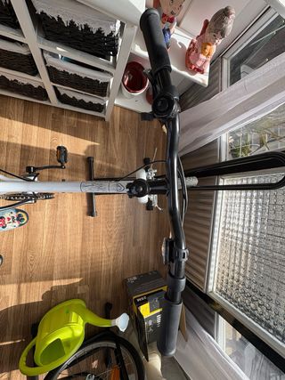 Bicicleta blanca prácticamente nueva para niñ@