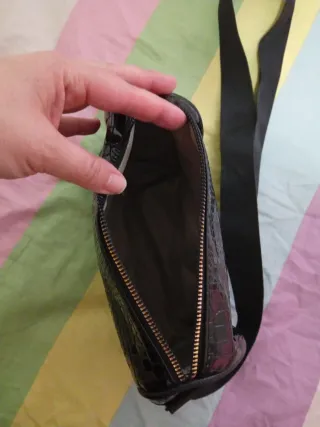 Bolso negro efecto piel cocodrilo