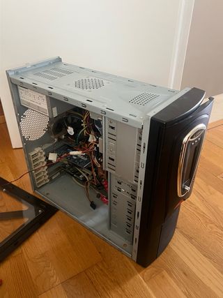 Ordenador Torre Negra/Plata sin disco duro