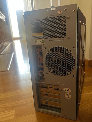 Ordenador Torre Negra/Plata sin disco duro