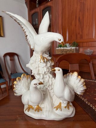 Figura Palomas Cerámica Dorada