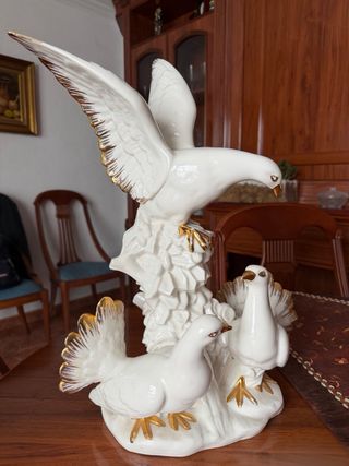 Figura Palomas Cerámica Dorada