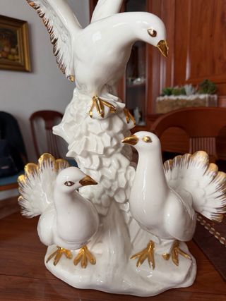 Figura Palomas Cerámica Dorada