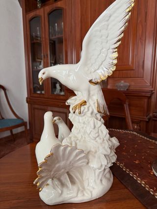 Figura Palomas Cerámica Dorada
