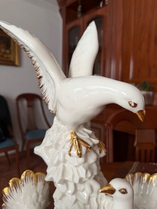 Figura Palomas Cerámica Dorada