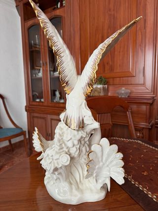 Figura Palomas Cerámica Dorada