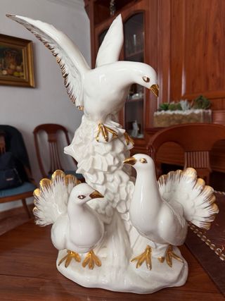 Figura Palomas Cerámica Dorada
