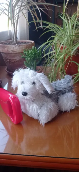Perro de peluche electrónico