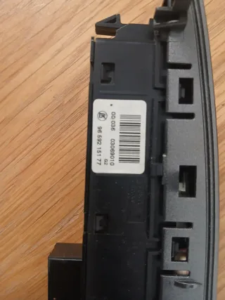 Botonera Peugeot 308: Hazard, Cierre, ESP