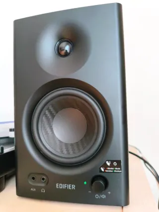 Altavoces activos Edifier MR4