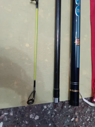 Caña de pescar, carrete y accesorios