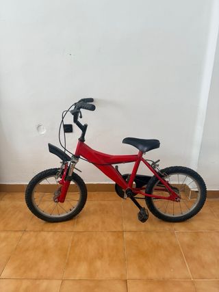 Bicicleta infantil roja