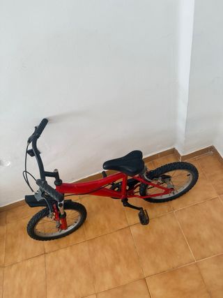 Bicicleta infantil roja