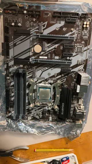 Placa Base Gigabyte B360 HD3 + CPU 9700K