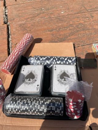 Set de póker: cartas y fichas